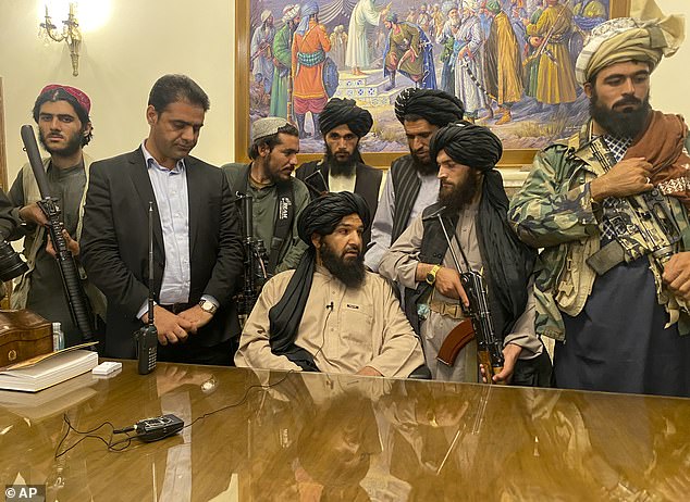 Talebani nell'ufficio presidenziale, Kabul
