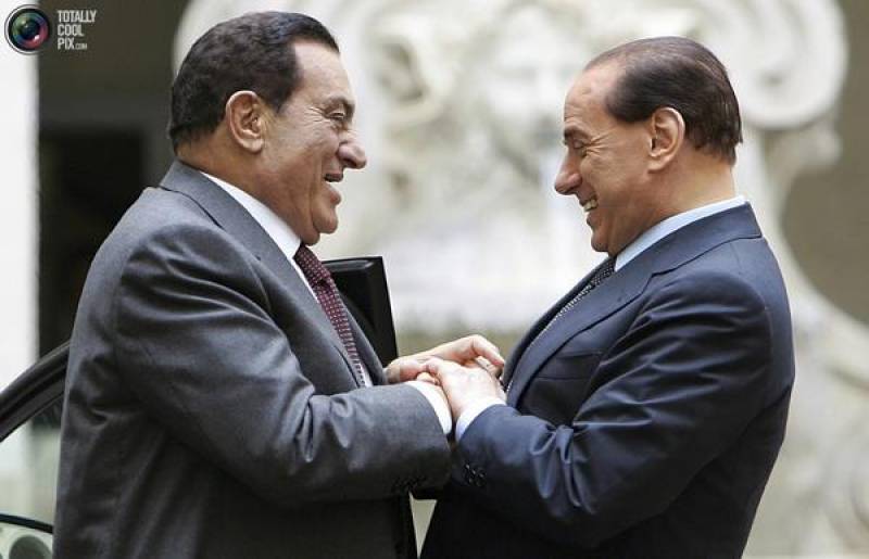 Berlusconi e Mubarak. L'intesa tra Roma e i regimi socialisti arabi in Egitto si salda proprio nel 1956, quando UK, Francia e Israele muovono guerra verso il Canale di Suez.