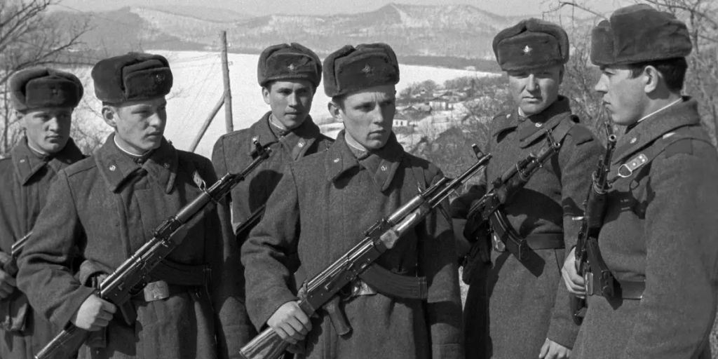 Soldati sovietici presso l'isola Damansky, sede degli scontri più sanguinosi del 1969